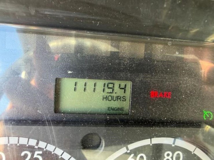 2013-freightliner-108sd-image-13