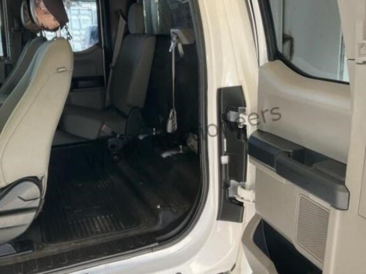 2017-ford-f550-image-24