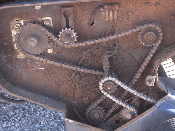 2019-case-ih-lb434xl-image-16