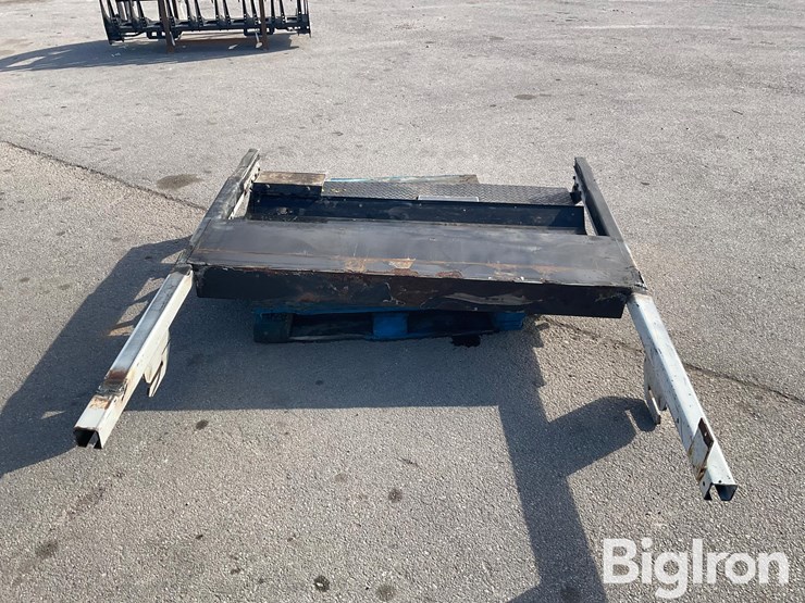 2011-massey-ferguson-730-image-6