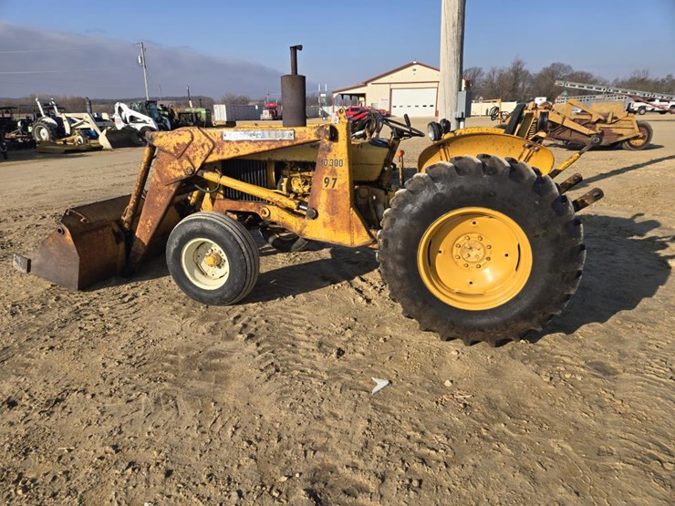 john-deere-300-image-8