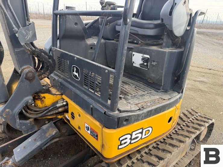 2012-deere-35d-image-31