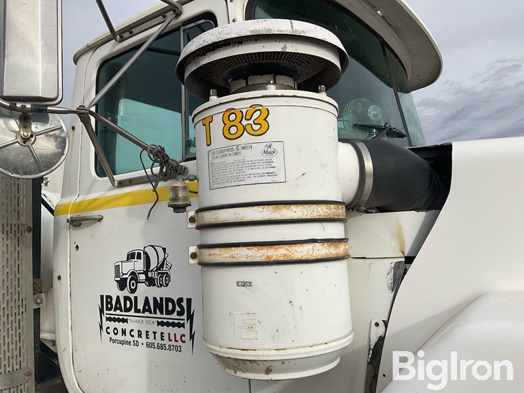 1995-mack-rd690s-image-13