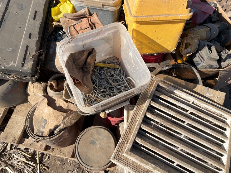 #7411-•-dewalt-battery-powered-tools-(bloomer,-wi)-image-2