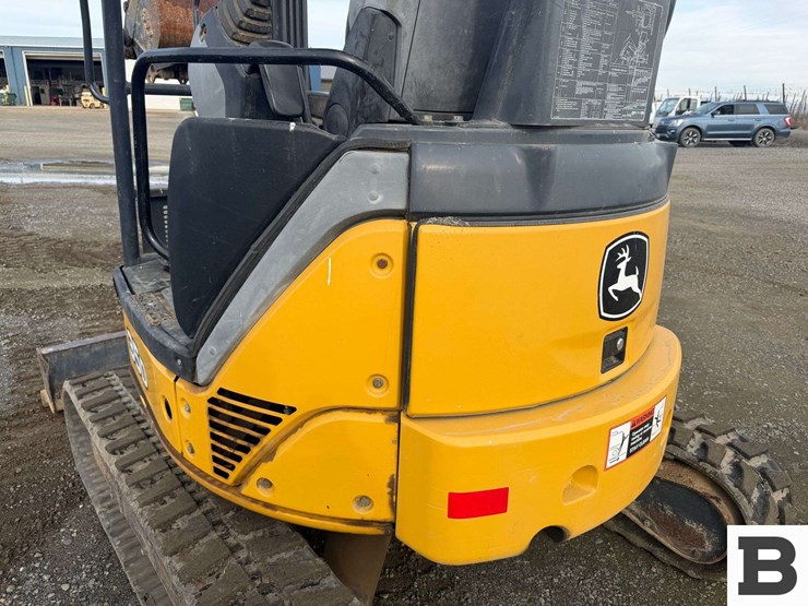 2012-deere-35d-image-17