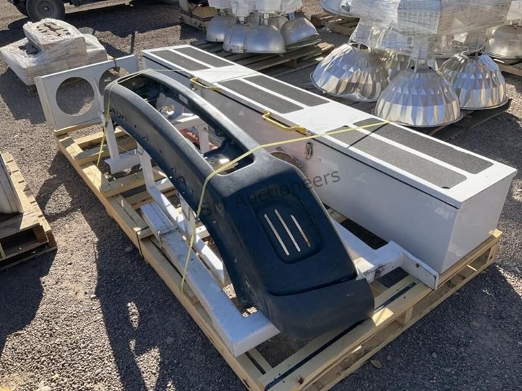 pallet-of-miscellaneous-image-2