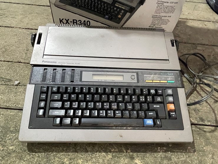#7220-•-panasonic-electronic-typerwriter-image-9