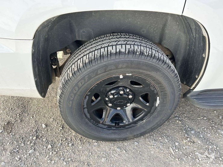 2010-chevrolet-tahoe-image-24