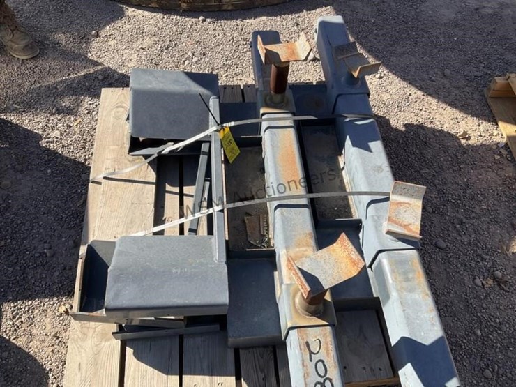 pallet-of-lift-attachments-for-automotive-lift-image-4