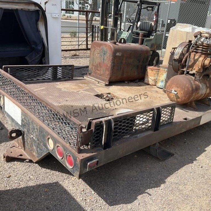 9FT 6IN STEEL WORK BED W/ COMPRESSOR & FUEL TANK