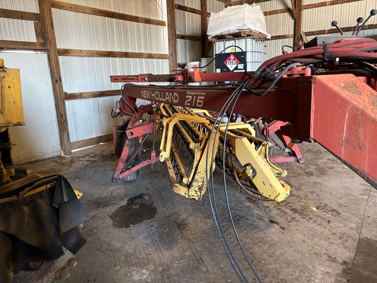 new-holland-216-image-6