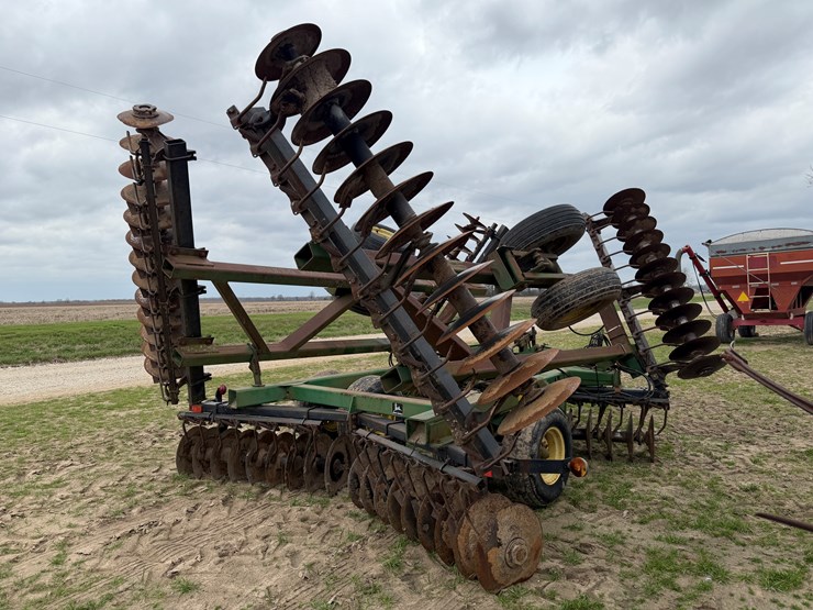 john-deere-25-image-3