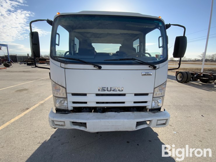 2015-isuzu-nqr-image-2