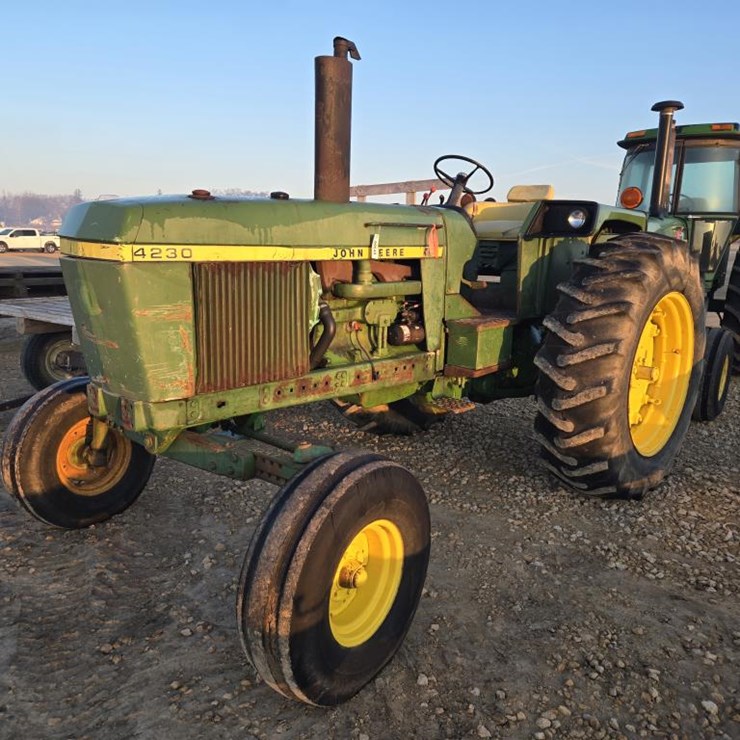 JOHN DEERE 4230