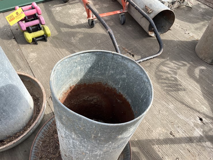 #7253-•-(3)-metal-feeders-and-(1)-waterer-image-12