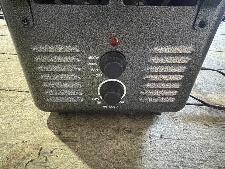 #7212-•-(2)-electric-milkhouse-heaters-image-7