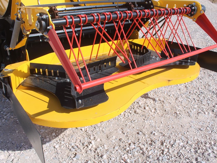 #1017-•-yellow-x24-bale-shredder-image-17