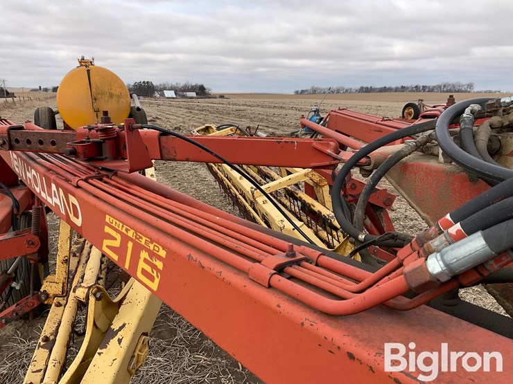 new-holland-216-image-18