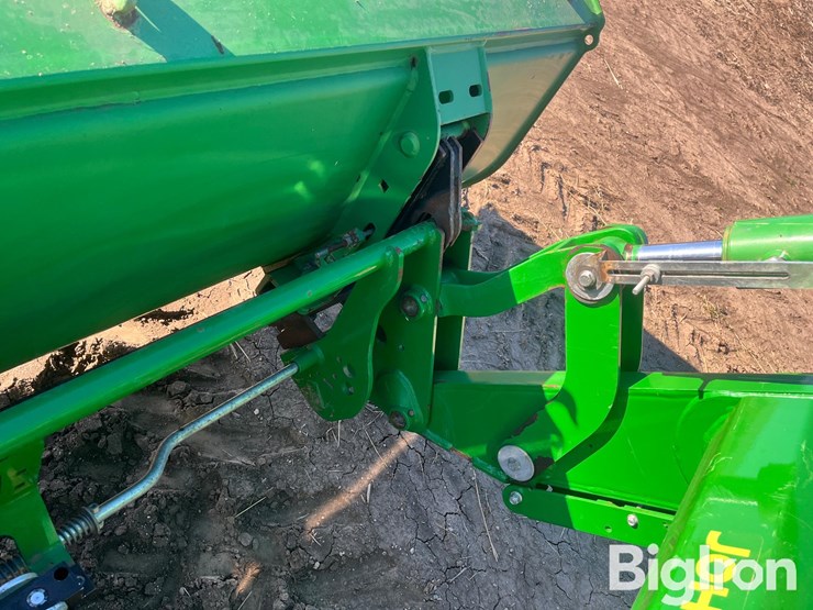 2019-john-deere-6145m-image-18