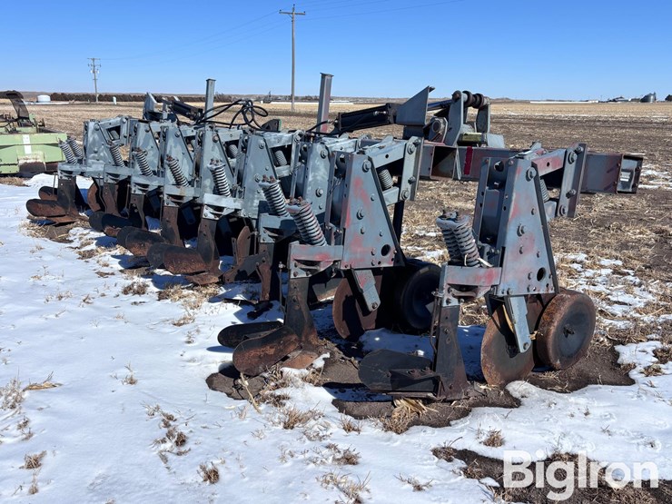 hiniker-8r30-folding-cultivator-w/ridging-wings-image-5