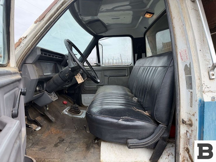 1990-ford-f700-image-31