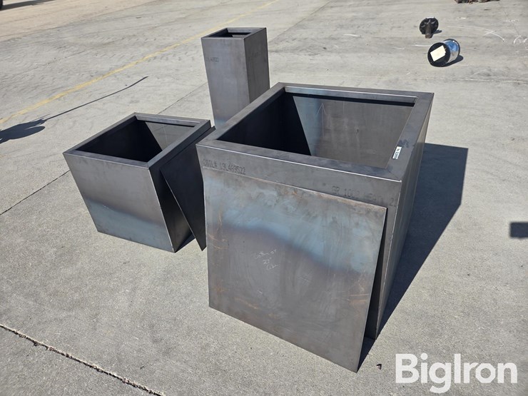 shop-built-steel-flower-planters-image-4