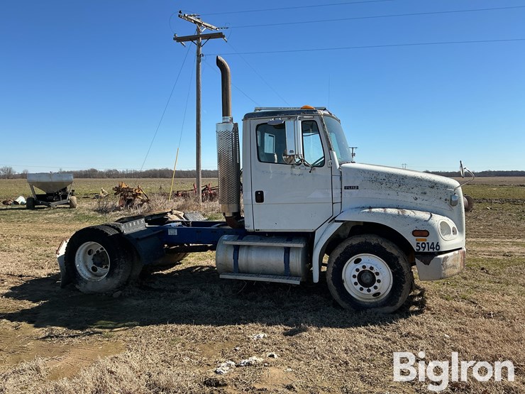 2001-freightliner-fl112-image-4