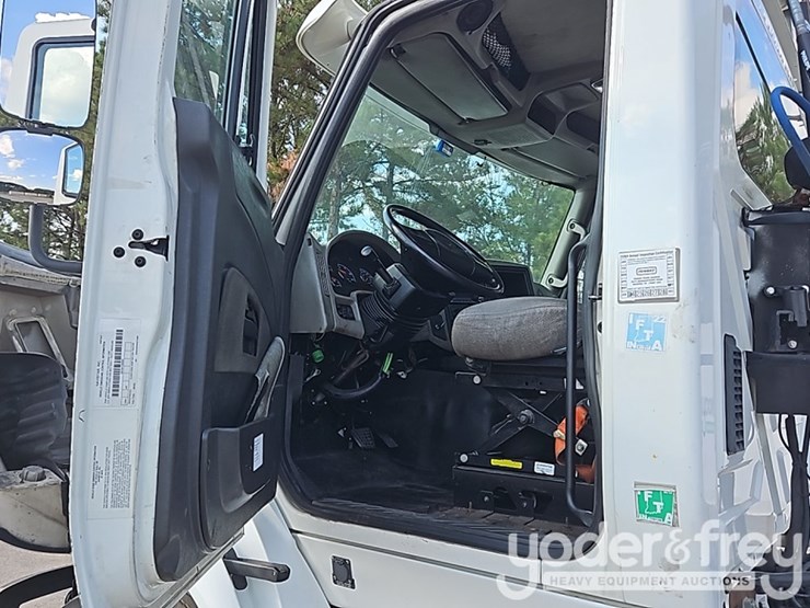 2017-international-8600-image-36