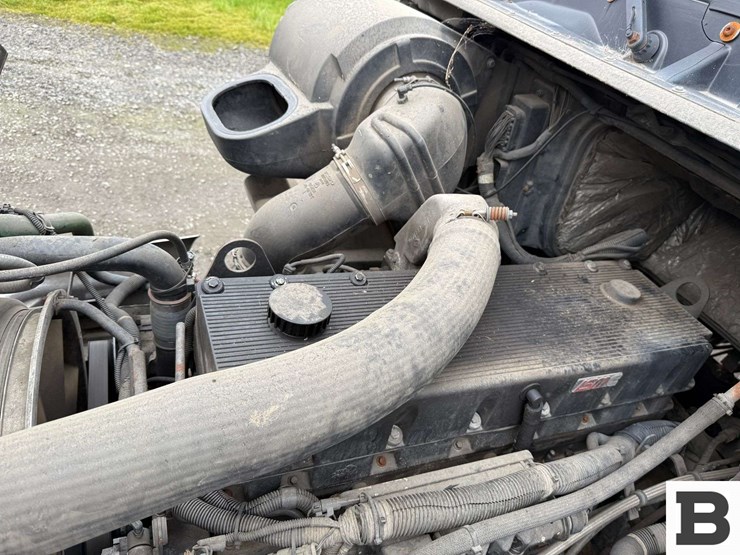 2001-volvo-vnl-tractor-truck---albany,-or-image-39