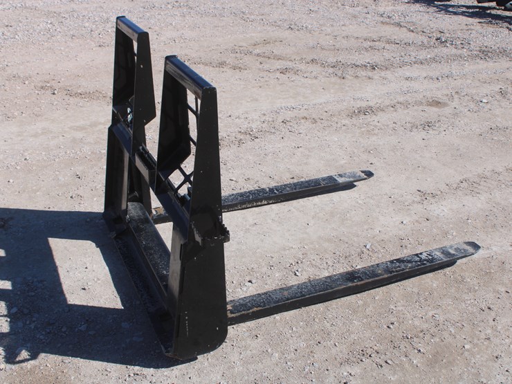 #2044-•-hd-skid-steer-attach-pallet-forks-image-5