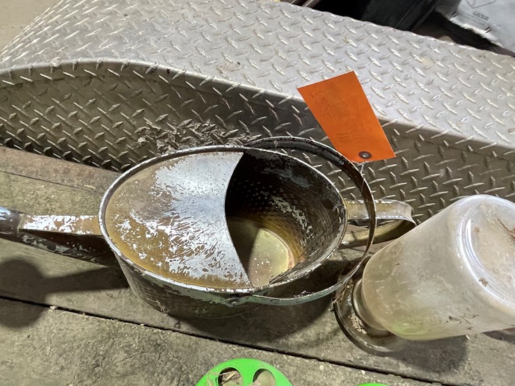 #7229-•-(2)-glass-chicken-waters-image-8