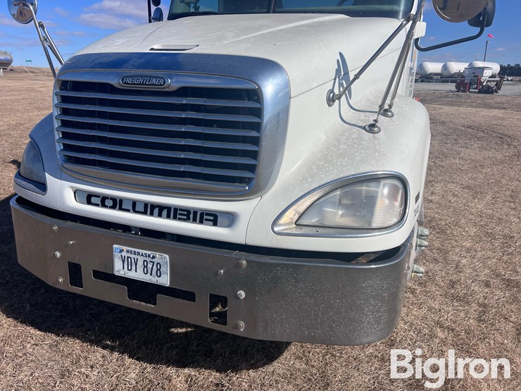 2004-freightliner-columbia-120-image-15