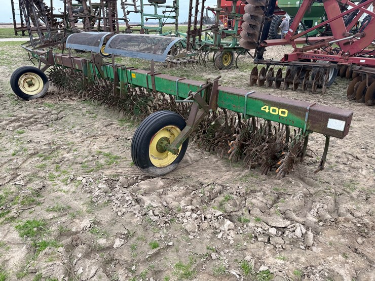 john-deere-400-image-1