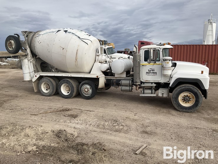 1995-mack-rd690s-image-4