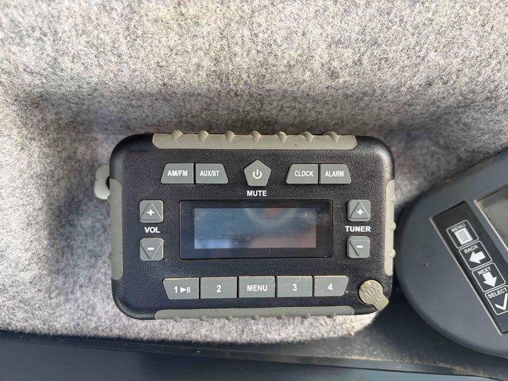 2022-deere-333g-image-15