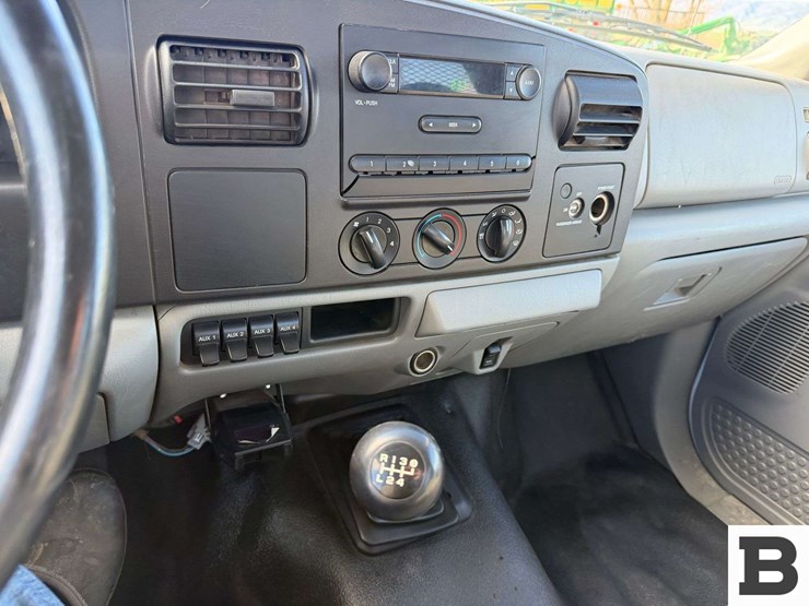 2006-ford-f550-image-38