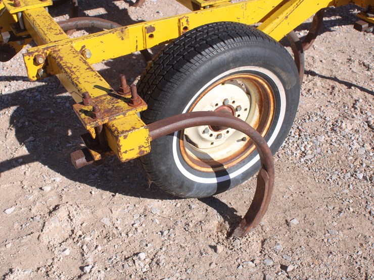 #2028-•-landoll-9-shank-chisel-plow-image-7