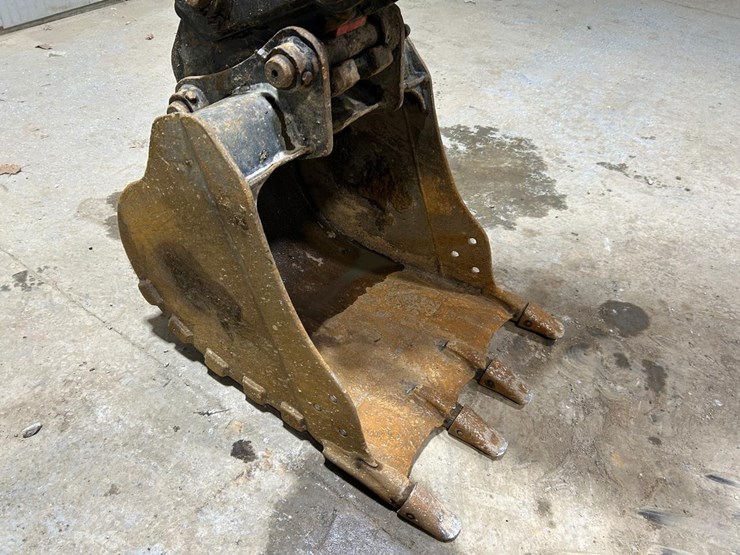 2016-caterpillar-305.5e2-image-6