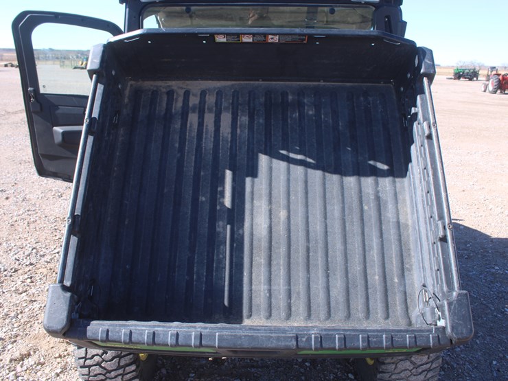 2023-john-deere-gator-image-13