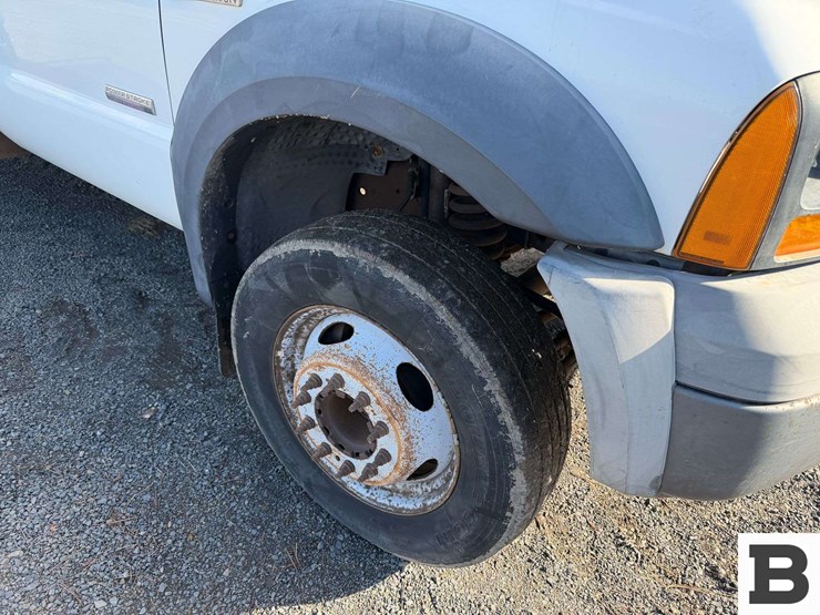 2006-ford-f550-image-32
