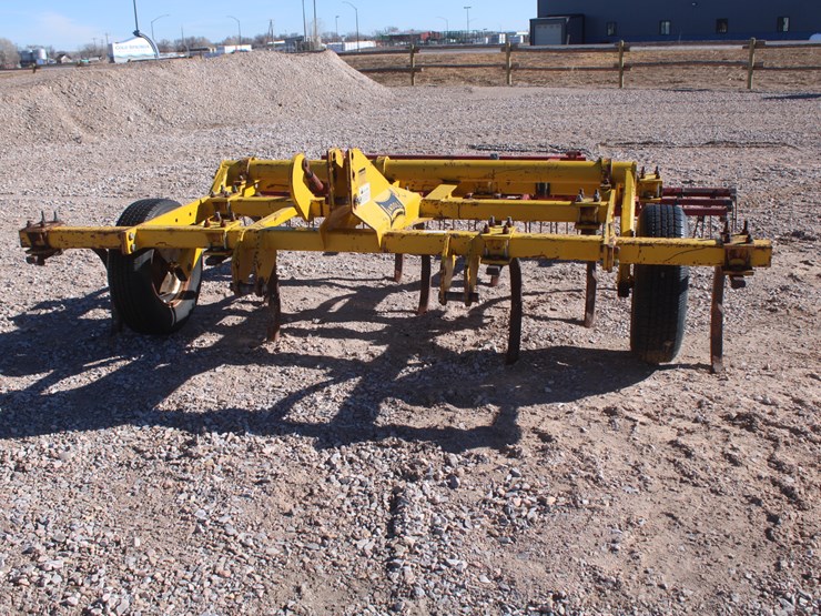 #2028-•-landoll-9-shank-chisel-plow-image-2