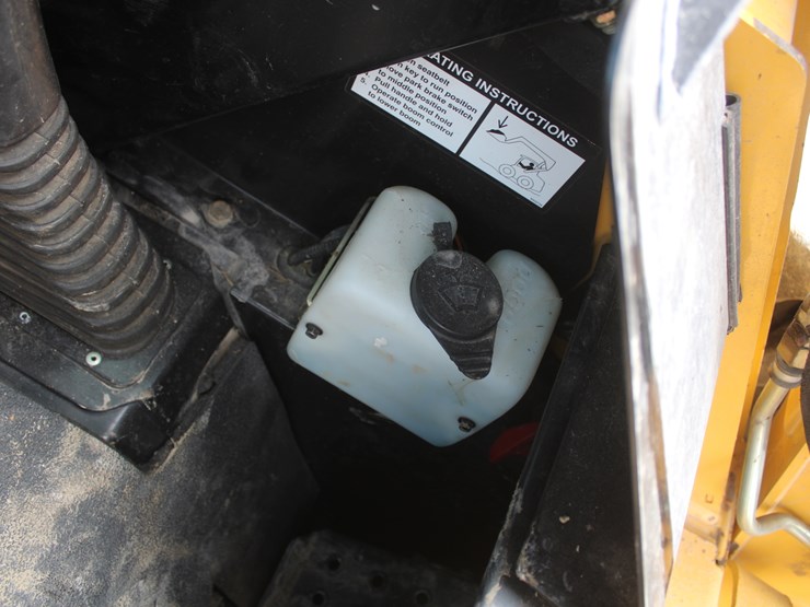 john-deere-325-image-60