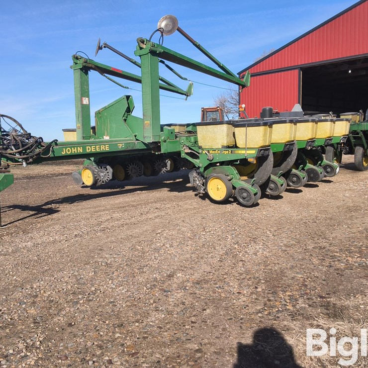 1991 JOHN DEERE 7200