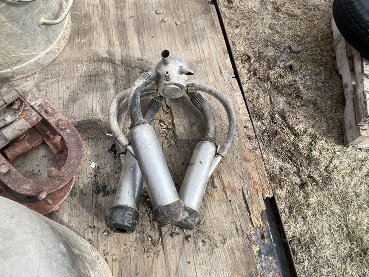 #7258-•-(4)-stainless-steel-milk-cans-image-13