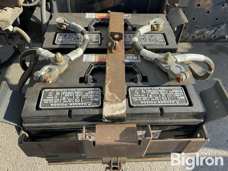 2015-isuzu-nqr-image-18