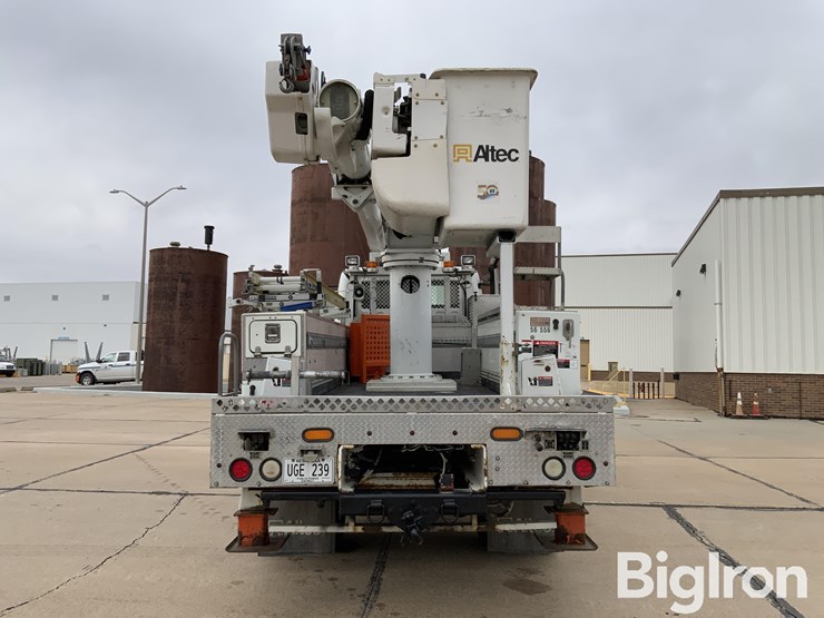 2009-freightliner-m2-106-image-6