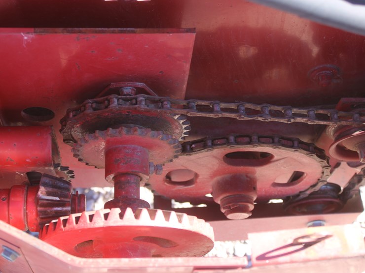 new-holland-166-image-30