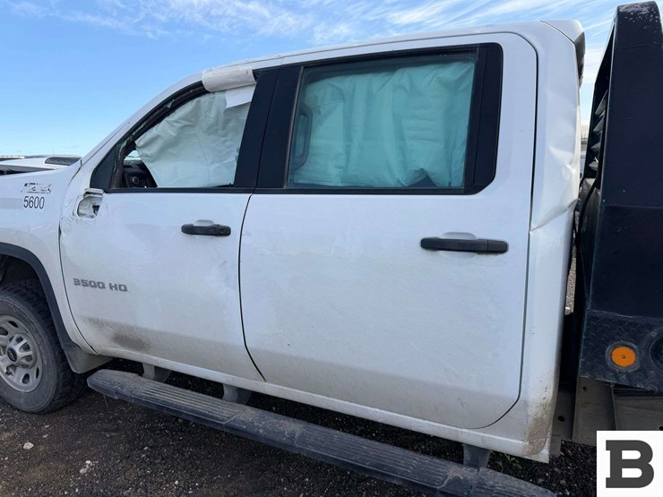 2023-chevrolet-silverado-3500-image-16