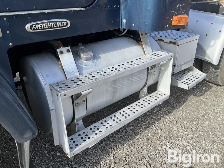 1999-freightliner-fld112-image-10