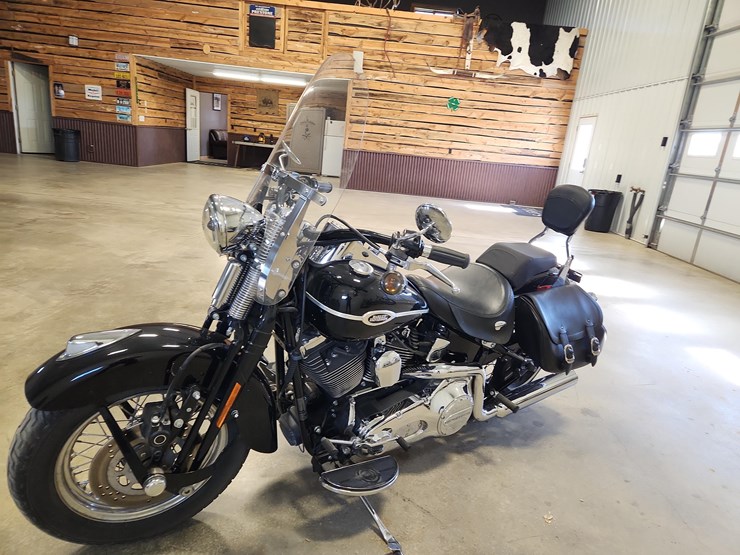 2005-harley-davidson-flsts-softail-springer-classic-motorcycle-image-28